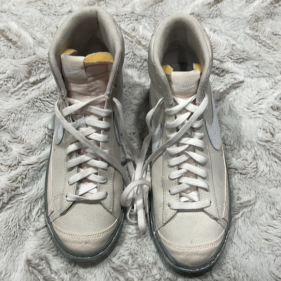 Nike Blazer Mid Men’s 10.5 / women’s 12 Beige Sail Crackle Sole Sneakers - Picture 4 of 9